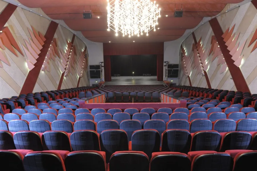 Une photo prise à l'intérieur du Théâtre Armande Béjart à Asnières sur Seine