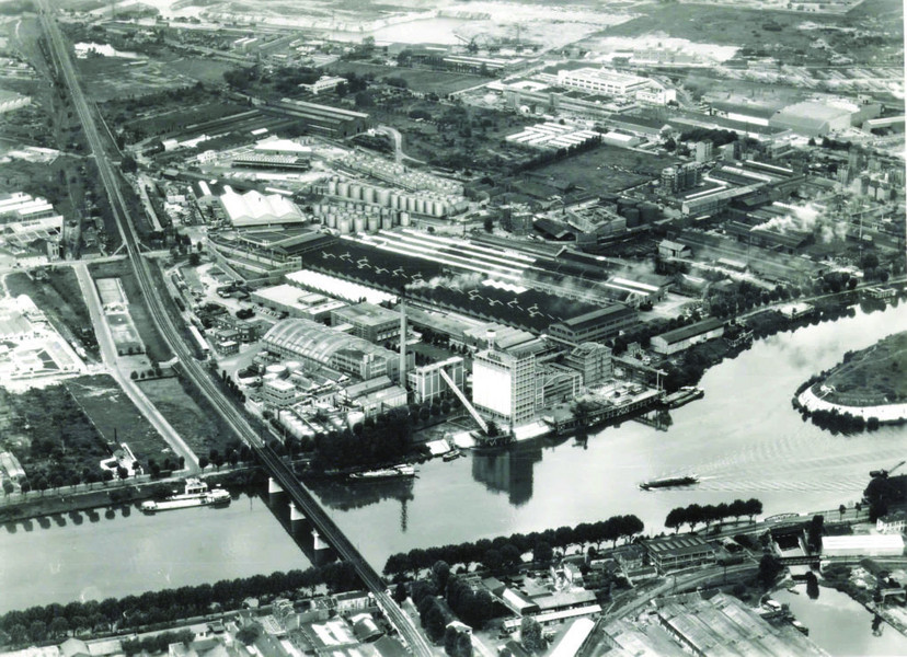 Une photo aérienne prise de l'Usine Astra-Calvé 225 quai Aulagnier